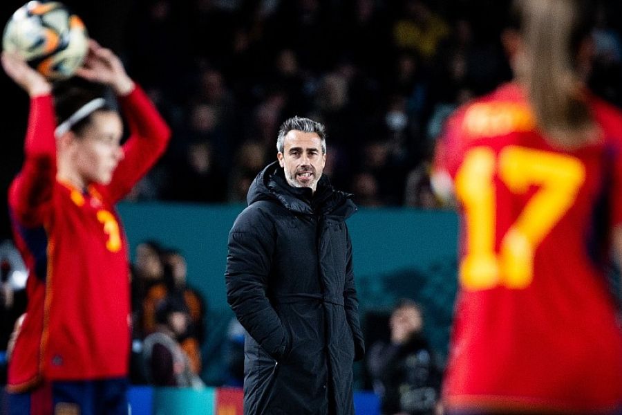Selecionador espanhol feminino lamenta “comportamento impróprio” de Rubiales