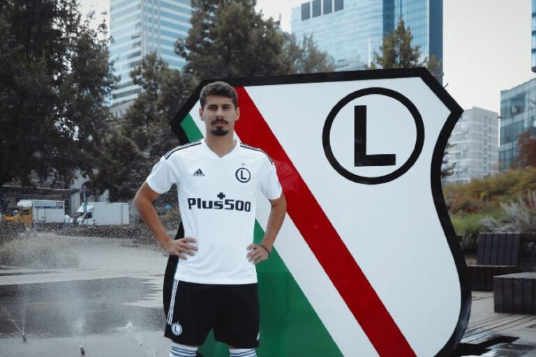 OFICIAL: Jogador português Gil Dias no Légia de Varsóvia por empréstimo do Estugarda