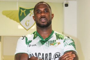 OFICIAL: Carlos Ponck reforça defesa do Moreirense com contrato até 2026