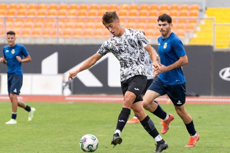 Académico de Viseu e Arouca empataram hoje em jogo de preparação