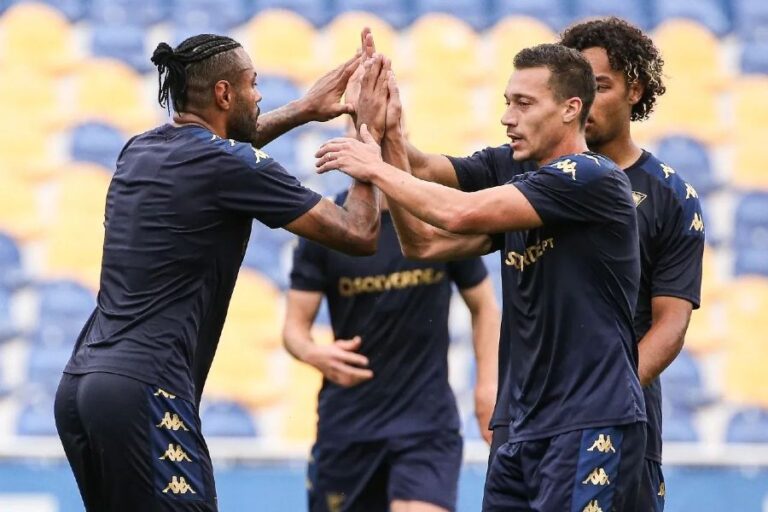 Estoril Praia impôs-se ao Estrela da Amadora com goleada em jogo-treino