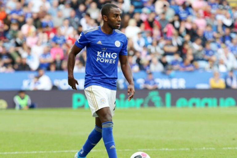 Ricardo Pereira decide futuro com naturalidade, Evra fez transição de sucesso