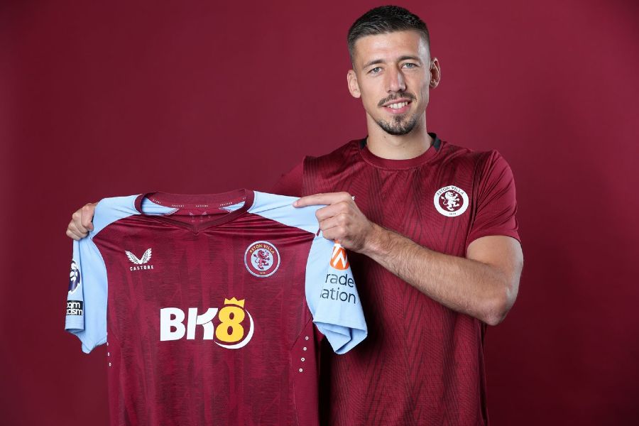 OFICIAL: Lenglet reforça a defesa do Aston Villa por empréstimo do Barcelona