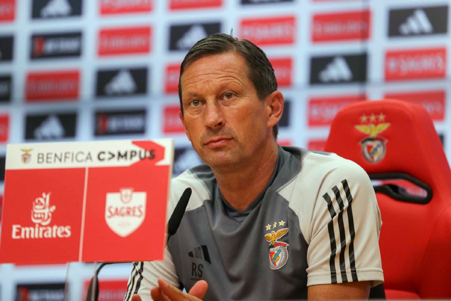 Benfica: Schmidt defende que substituir Di Maria por Morato no Bessa foi “decisão certa”