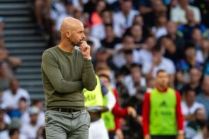 Ten Hag eleito treinador do mês da Premier League após série de vitórias do United em novembro