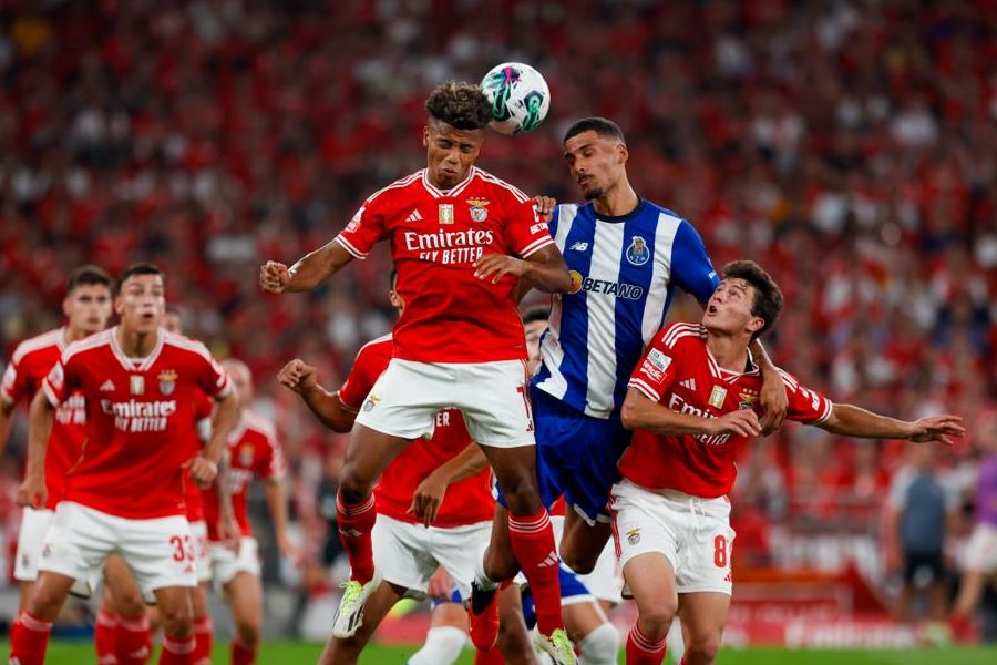 Benfica vence FC Porto e assume a liderança da I Liga