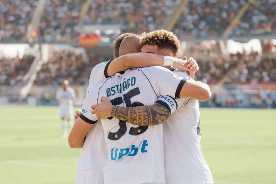 Itália: Campeão Napoli impõe-se com goleada na deslocação ao terreno do Lecce