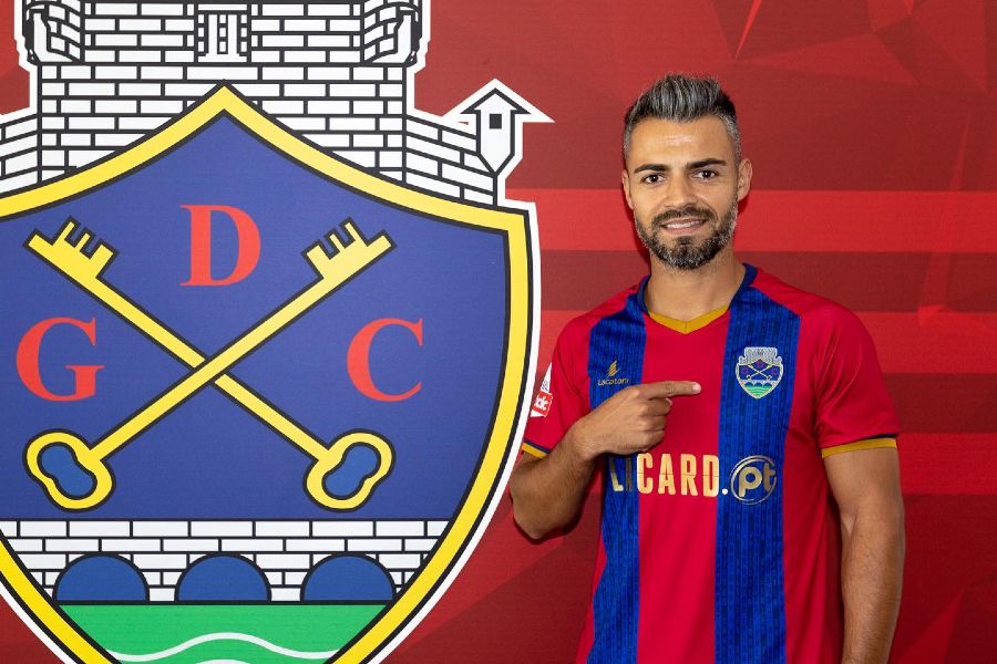 OFICIAL: Carraça, ex-FC Porto, reforça a defesa do Desp. Chaves
