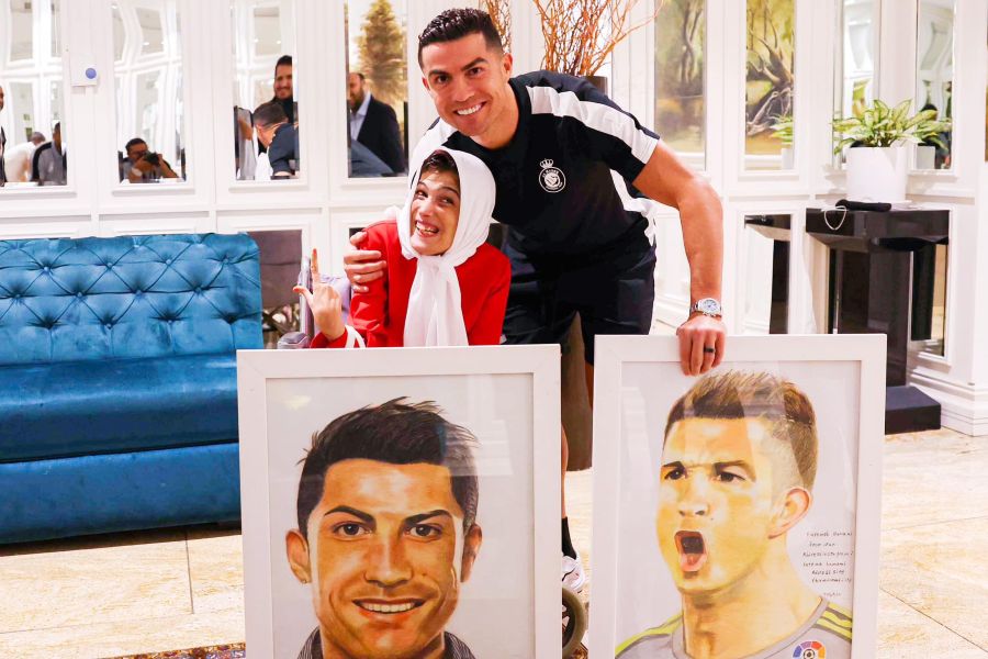 Al Nassr: Cristiano Ronaldo realiza sonho de jovem pintora paraplégica iraniana (c/vídeo)