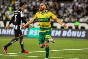 Cuiabá de António Oliveira vence líder Botafogo no Brasileirão
