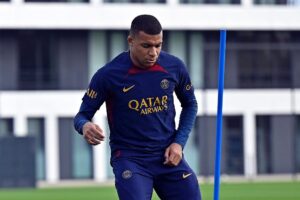 Mbappé no centro das criticas: "Está a tornar-se num líder, mas das maiores noites de Paris"