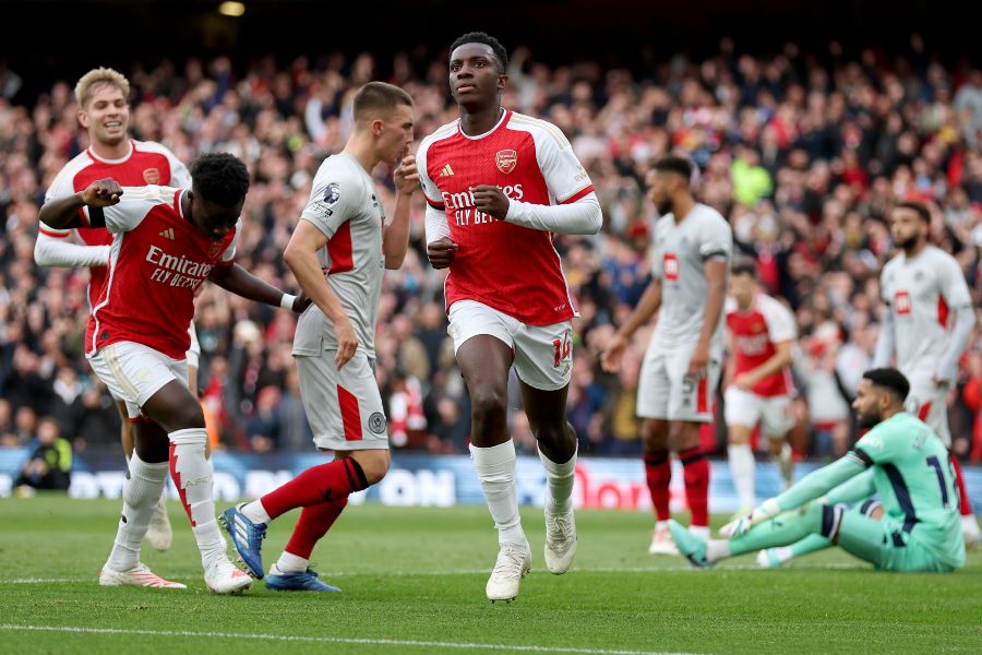 Nketiah deslumbra com um ‘hat-trick’ na goleada do Arsenal sobre o Sheffield United