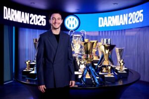 OFICIAL: Inter de Milão garante continuidade defensiva com a renovação de Darmian