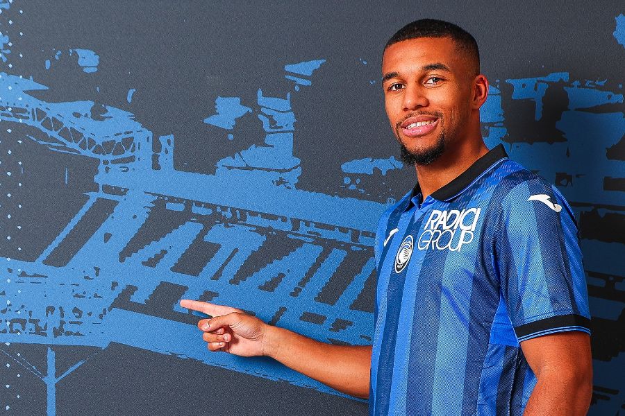OFICIAL: Atalanta fortalece defesa com aquisição do sueco Isak Hien