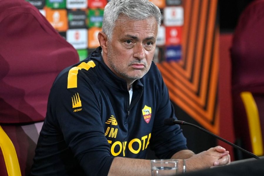 Ex-árbitro italiano visa Mourinho: “Pessoas assim não devem mais estar no banco”