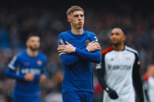 Cole Palmer decide dérbi londrino: Chelsea vence Fulham e ultrapassa United na classificação
