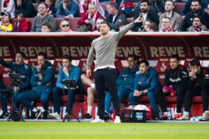 "Clubes como Bayern, Liverpool e Real Madrid estão a tentar contratar Xabi Alonso"