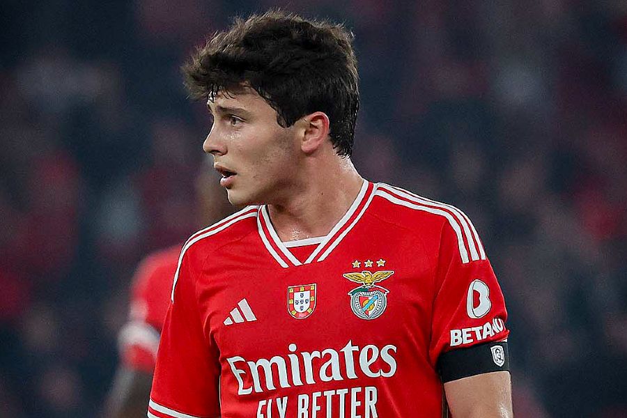 João Neves vence pela terceira vez o prémio de melhor médio da I Liga