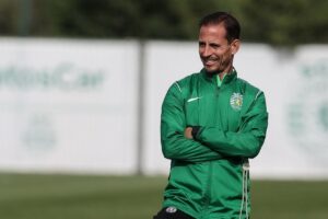 "Como é que é possível o Sporting ir buscar um treinador da equipa B?"
