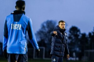 Martim Fernandes sofre nova lesão e falha primeiro treino de Anselmi no FC Porto