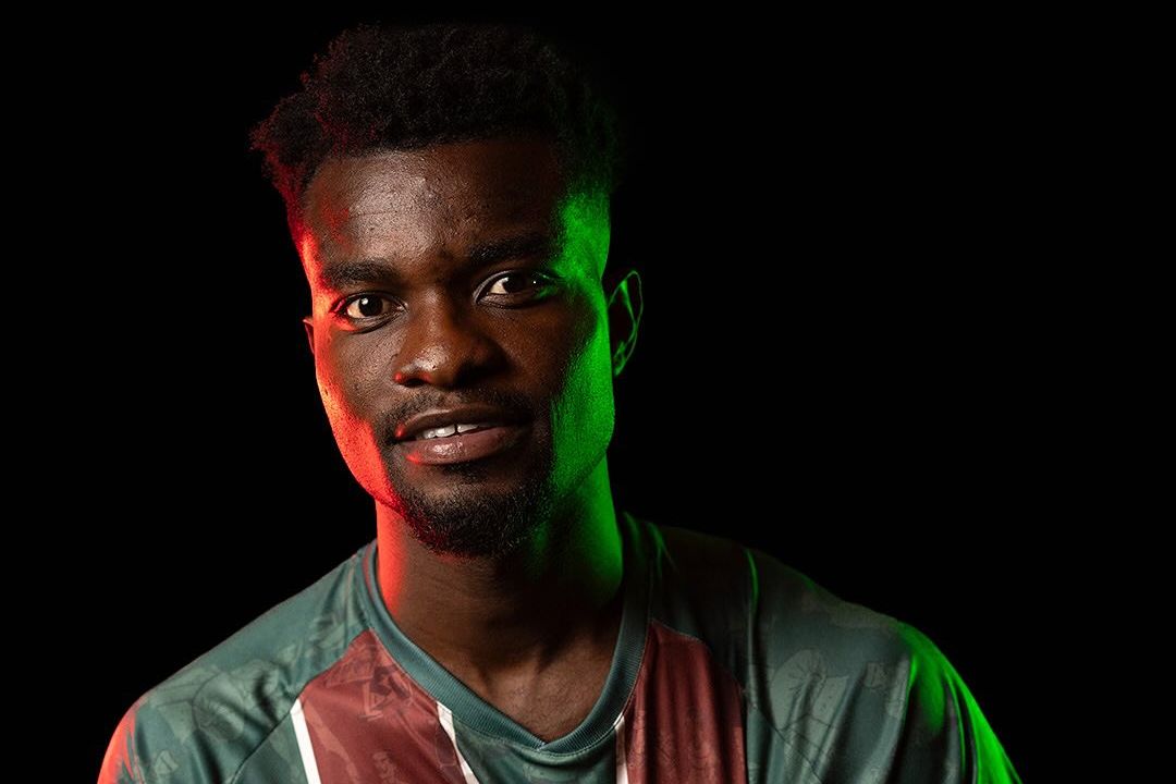 OFICIAL: Estrela da Amadora contrata jovem central ganês Semeu Commey ao Trofense