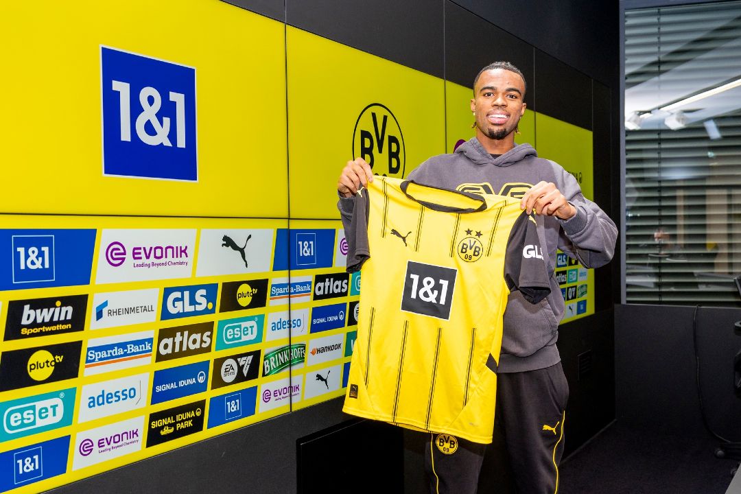 OFICIAL: Dortmund contrata Carney Chukwuemeka por empréstimo do Chelsea