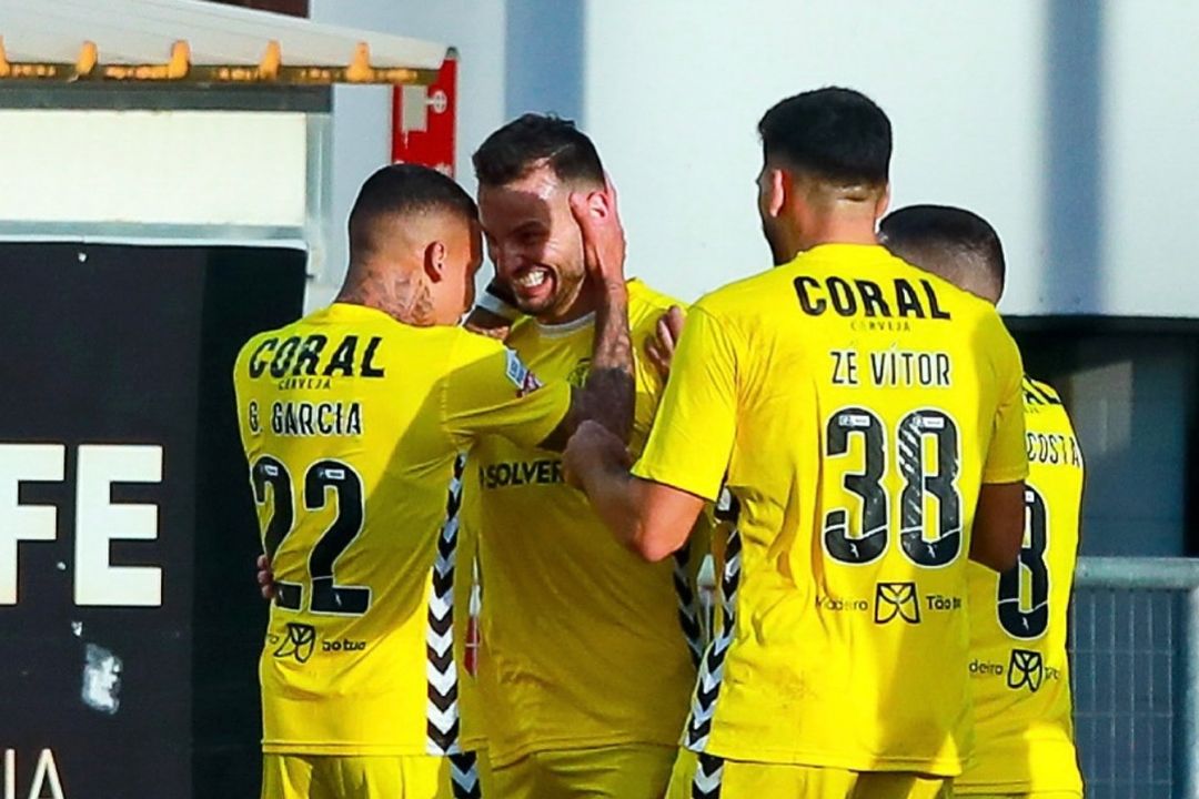 I Liga: Nacional distancia-se dos lugares de descida ao vencer em Faro num duelo com expulções