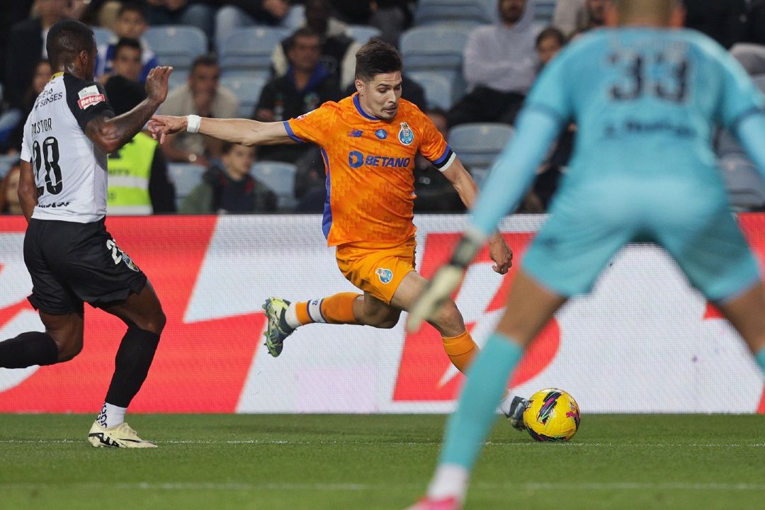 FC Porto, de luto por Pinto da Costa, estreia-se a ganhar na I Liga com Anselmi