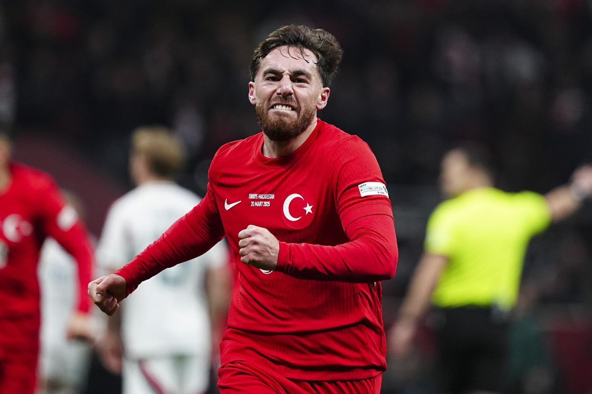 Aktürkoglu e Kökçü brilham na vitória da Turquia sobre a Hungria por 3-1