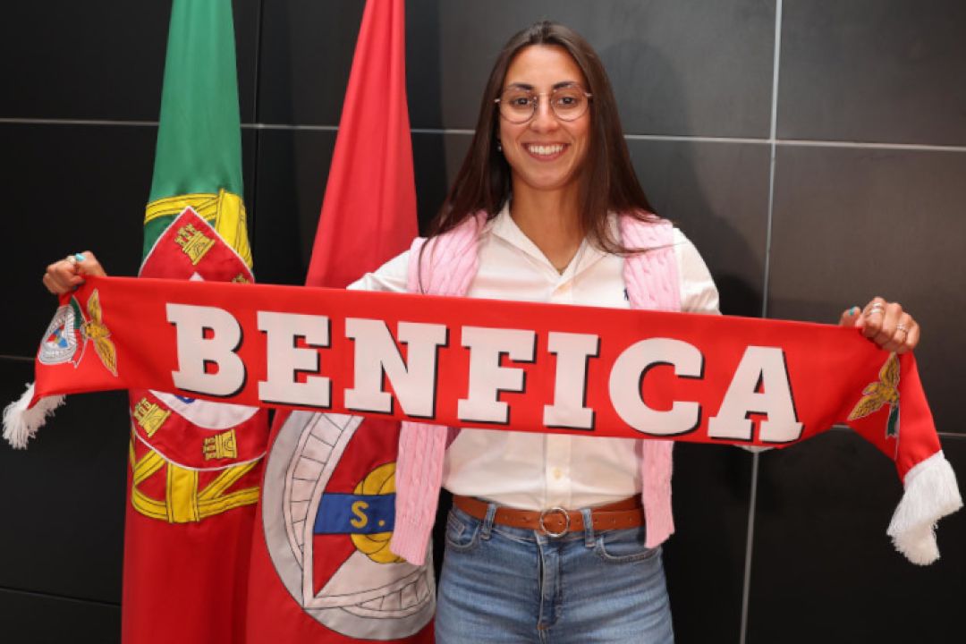 Catarina Amado renova contrato e mantém-se nas águias até 2027