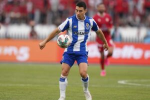 FC Porto arranca vitória difícil no penúltimo teste antes do Mundial