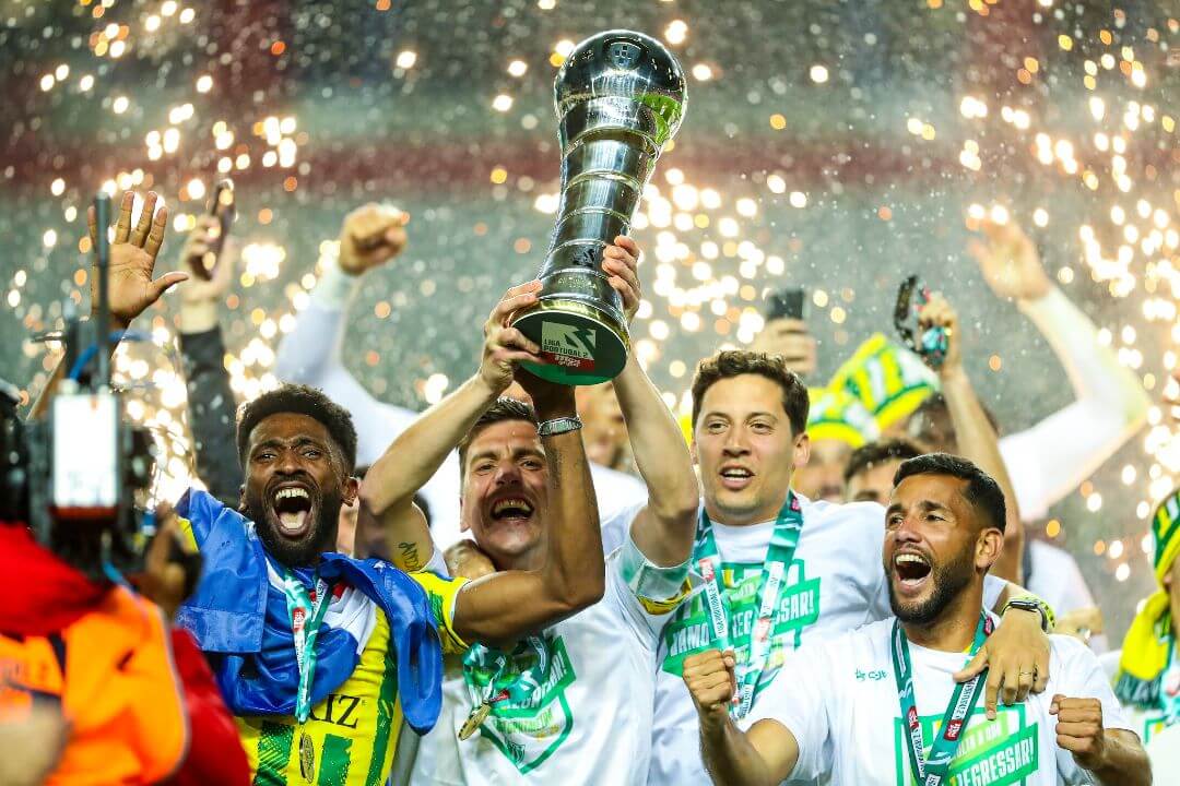 Tondela vence em Leiria, conquista título da II Liga e regressa à I Liga