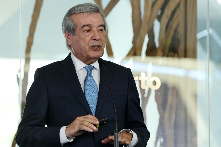 Mau tempo: Fernando Gomes lembra vítimas ao ser eleito membro honorário da UEFA