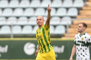 Cícero renova com o Tondela até 2027 e promete continuar de 'auriverde' ao peito