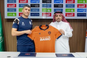 Pedro Emanuel renova com Al-Fayha após evitar despromoção