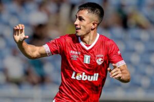 Ricardinho deixa Santa Clara após quatro anos: 'Um bravo para sempre'