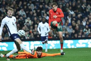 Portugal-França em sub-21? "Podemos ser mais equipa", atira treinador do Lyon