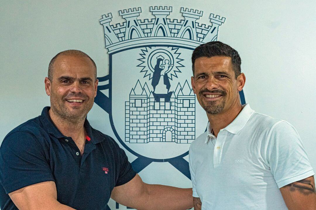 Ricardo Costa assume o comando do Feirense
