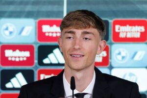 Dean Huijsen apresentado como reforço do Real Madrid até 2030