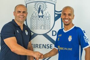 OFICIAL: Feirense reforça meio-campo com Ayoub Abou, ex-Barcelona e FC Porto