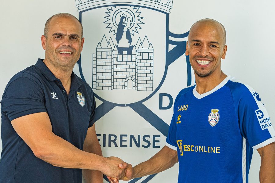 OFICIAL: Feirense reforça meio-campo com Ayoub Abou, ex-Barcelona e FC Porto