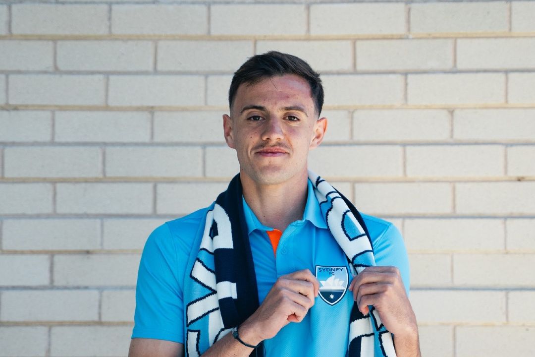 Benfica transfere médio australiano Paul Okon para o Sydney FC