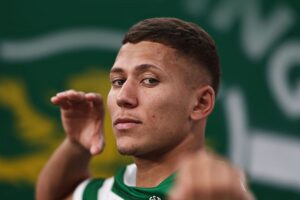 OFICIAL: Sporting segura futuro de Kauã Oliveira e médio fala em "momento único"