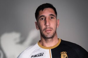 OFICIAL: Ex-goleador do Apollon Limassol reforça ataque do Farense