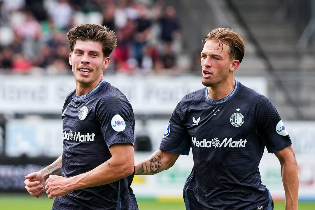 À atenção do Sp. Braga: Feyenoord goleia Sparta no dérbi de Roterdão