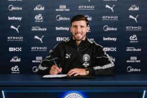 Rúben Dias renova com o Manchester City