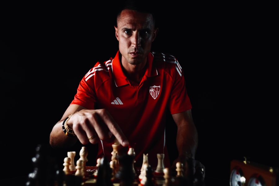 OFICIAL: Vlachodimos reforça o Sevilha por empréstimo do Newcastle