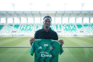 OFICIAL: Romário Baró deixa FC Porto e assina em definitivo pelo Radomiak Radom