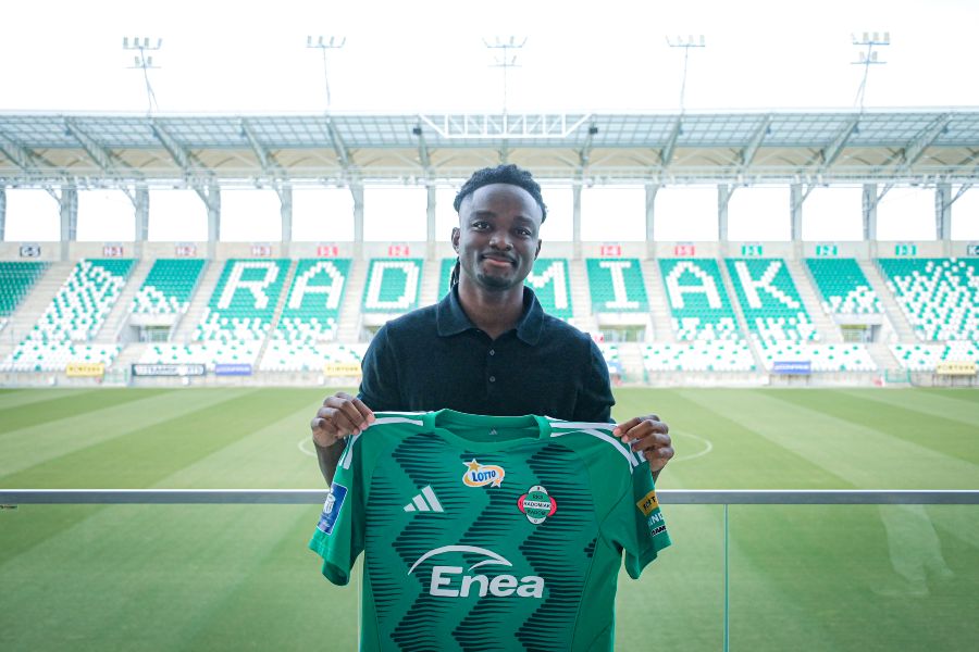 OFICIAL: Romário Baró deixa FC Porto e assina em definitivo pelo Radomiak Radom