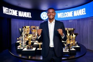 OFICIAL: Inter Milão anuncia Manuel Akanji por empréstimo do Manchester City